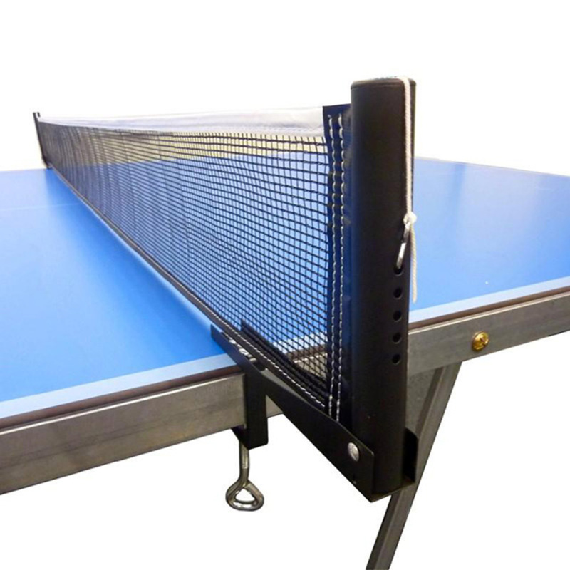 Nên chọn lưới bóng bàn chắc chắn, dễ điều chỉnh độ căng, có trụ bền và kẹp cố định ổn định.