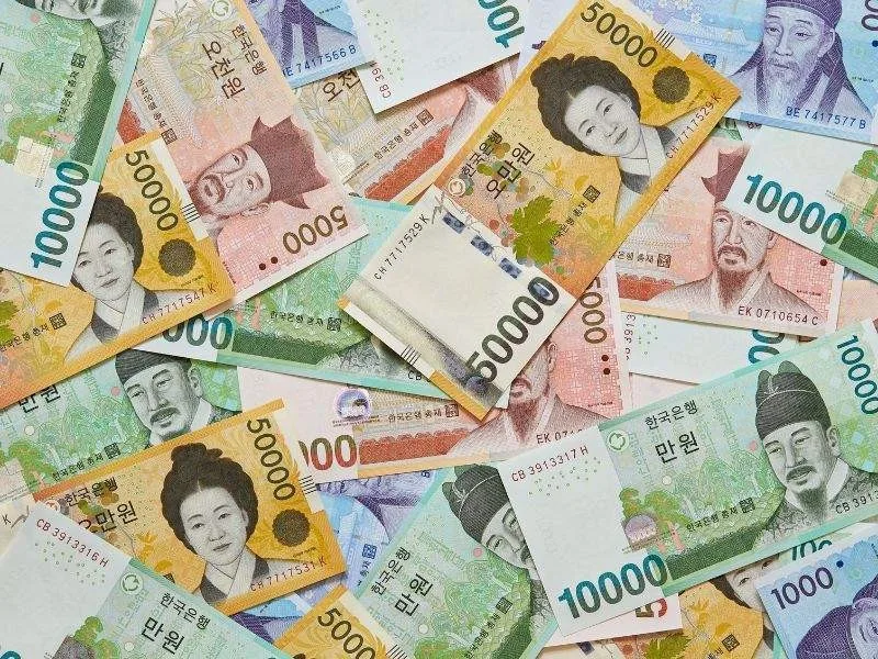 Tỷ giá ngân hàng và tỷ giá thị trường có thể khác nhau vì mục đích sử dụng, phí và biên độ mua bán.