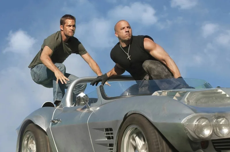 Những màn rượt đuổi tốc độ và tinh thần đồng đội là dấu ấn của Fast & Furious