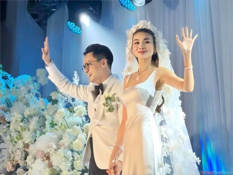 Nhân vật xuất hiện trong đám cưới có thể đại diện cho một mối quan hệ, ký ức hoặc sự thay đổi mà bạn đang quan tâm