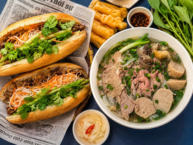 Phở và bánh mì là hai đại diện nổi bật giúp ẩm thực Việt Nam được biết đến rộng rãi trên thế giới.